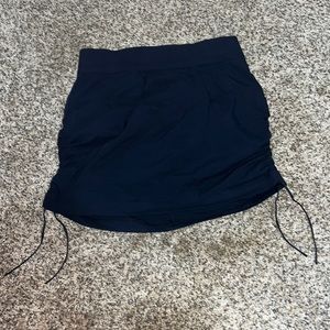 Size small black Columbia skirt